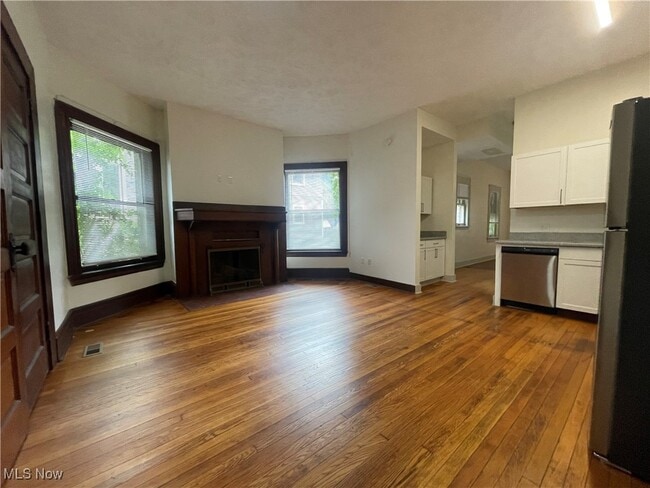 Photo - 1848 E 89th St Unit 102