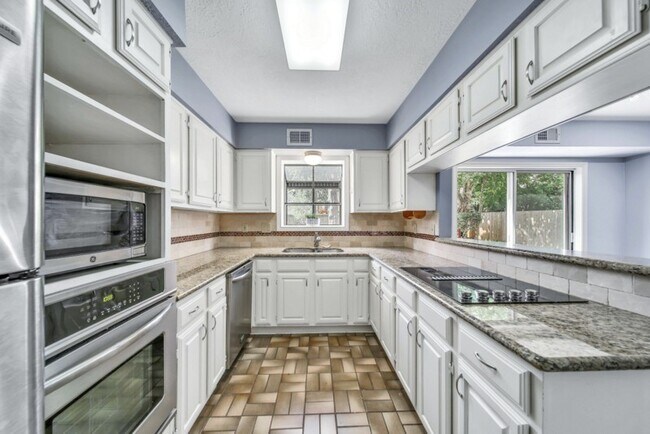 Photo - 4137 Ruskin St