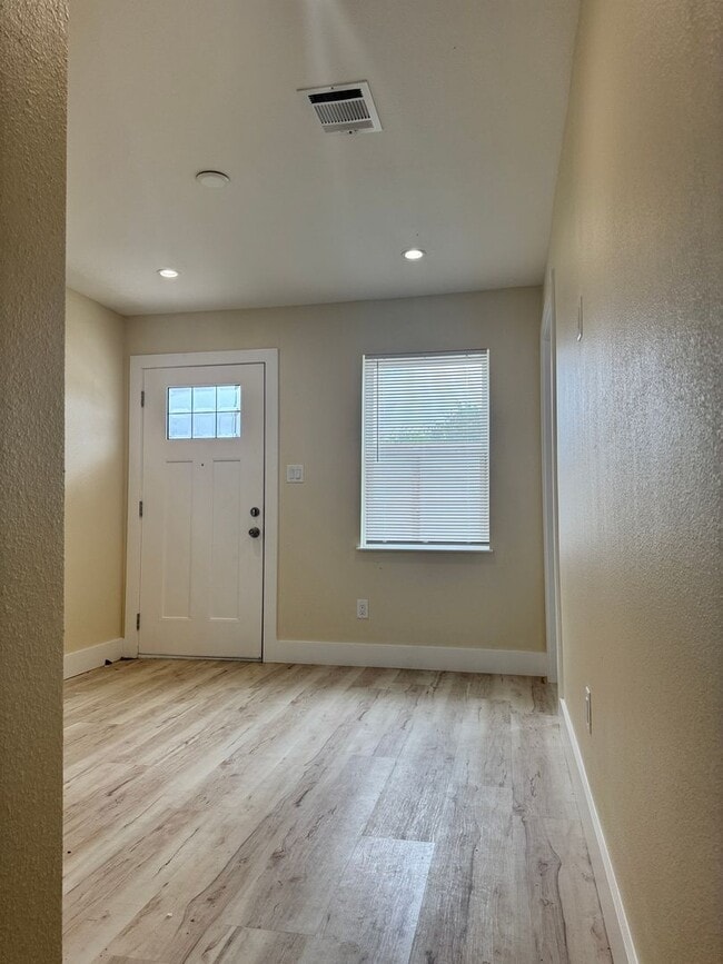 Building Photo - 7316 LaSalette St.