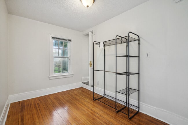 Photo - 1512 Hague Ave