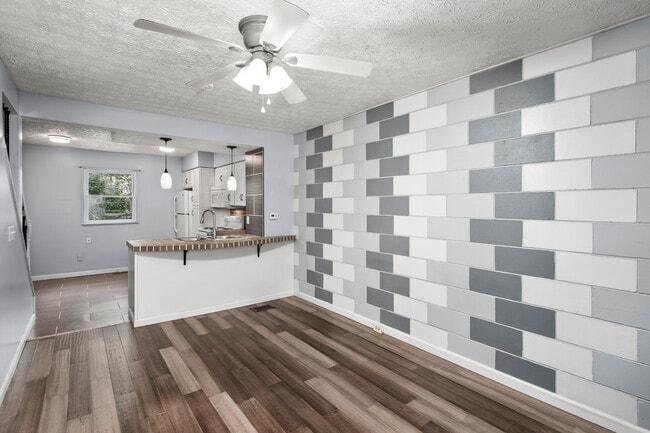 Photo - 1448 Highland St