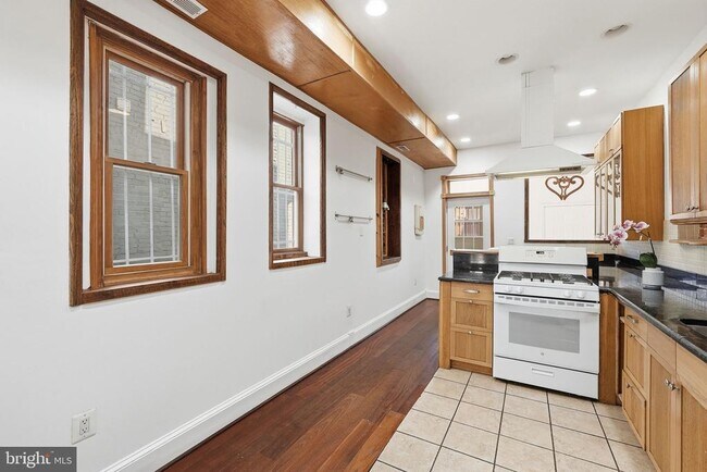 Photo - 1116 Monroe St NW