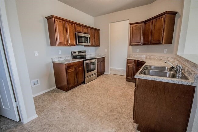 Photo - 1541 Scotland Dr