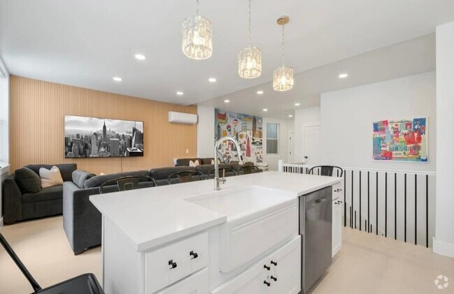 Building Photo - 161 Broadway Unit 2R Rental
