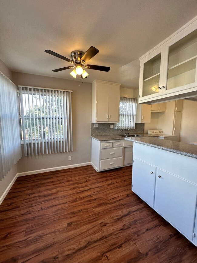 Building Photo - 4640 E 4th St Unit 4640