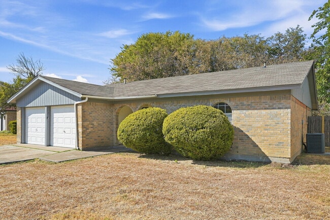 2821 Lana Cir