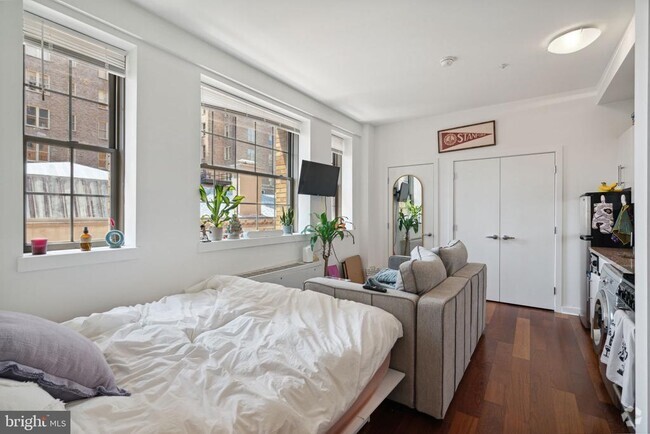 Building Photo - 219-29 S 18th St Unit 411C Rental