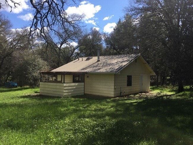 Building Photo - 18601 Country Ln Unit #C Rental