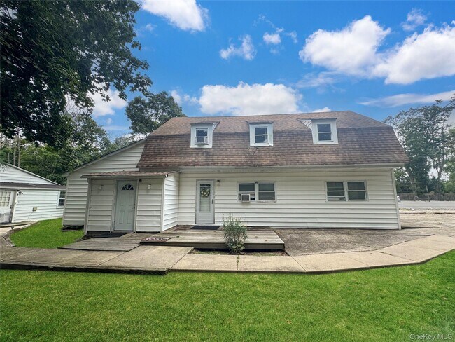 Building Photo - 174 Mills Pond Rd Unit 2D Rental
