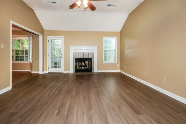 Photo - 8652 Sunnyvale St S