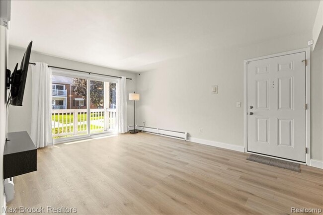 Photo - 2425 Torquay Ave Unidad 101