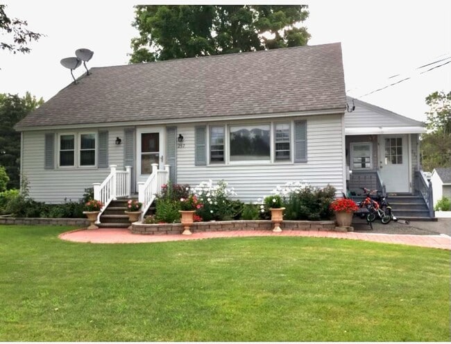 Photo - 257 Gray St