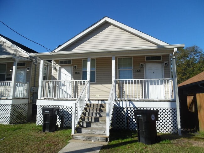Building Photo - N242 Unit 1423