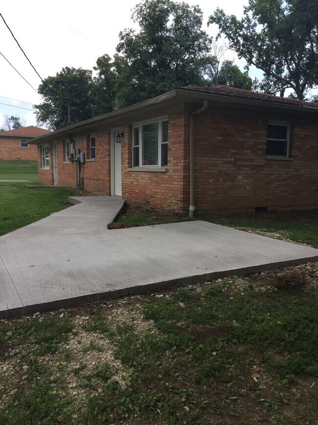 Photo - 2 Bedroom 1 Bath Duplex Convenient to westside industries and Ivy Tech