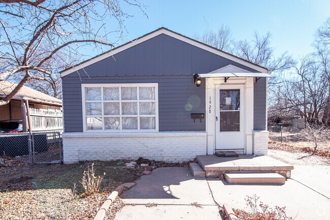Building Photo - 1928 Santa Fe S Rental