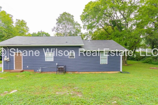 Photo - "Charming 3-Bedroom Retreat with 1050 Sq. Ft. of Cozy Living in Chattanooga!"