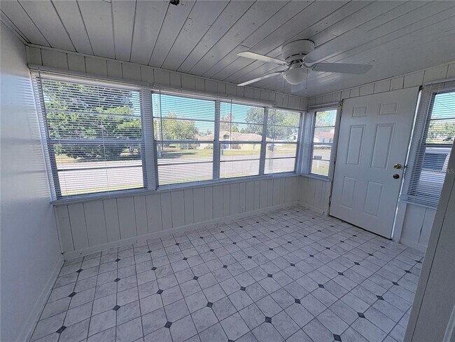 Photo - 2320 Crest Dr