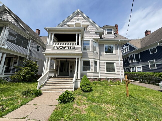 Building Photo - Spacious 2-Bedroom, 2-Bath in East Rock – Newly Renovated! Unit First Floor