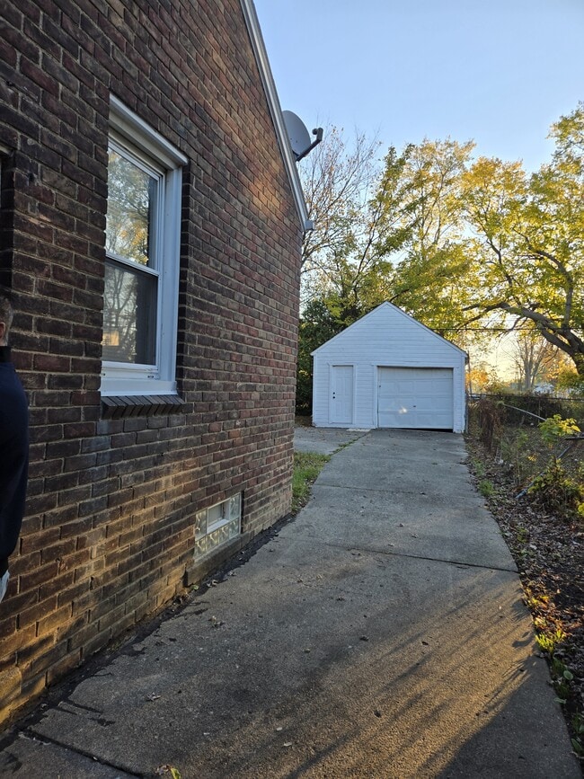 Photo - 19758 Fairport St