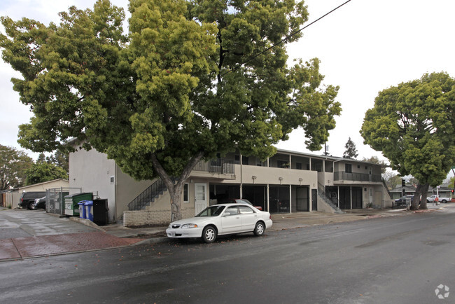 Primary Photo - 215 Oak St Apartments