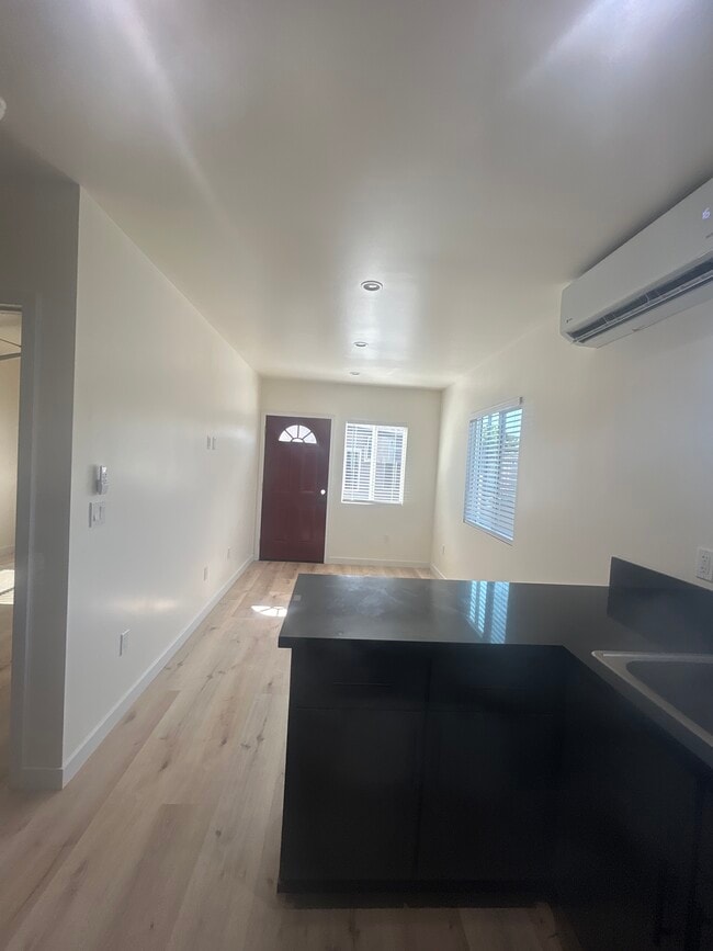 Living space - 8901 Firestone Plz Unidad A