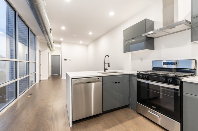 Building Photo - 1525 N 6th St Unit 4