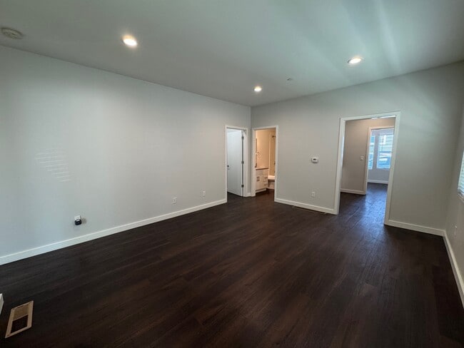 Photo - 374 41st St Unidad 2