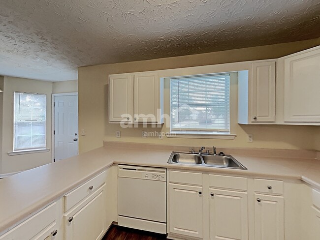 Photo - 300 Carriage Lake Ln