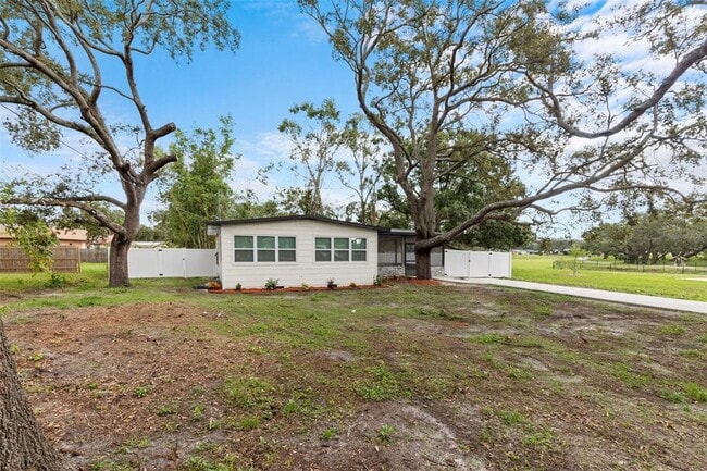 Building Photo - 715 W Bougainvillea Ave