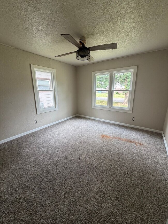 1108 N NW