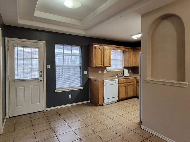 2502 Cervantes Ave Unit 4