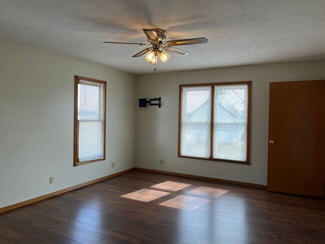 Photo - Country living at a great Price.