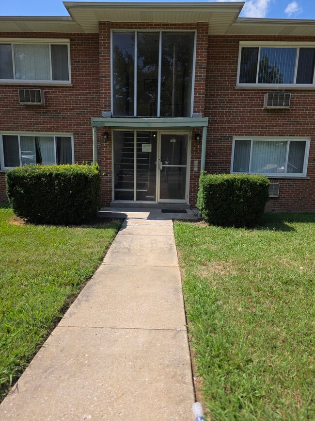 Building Photo - 5421 Bermuda Dr Unit B.  1st  Flr. Rental