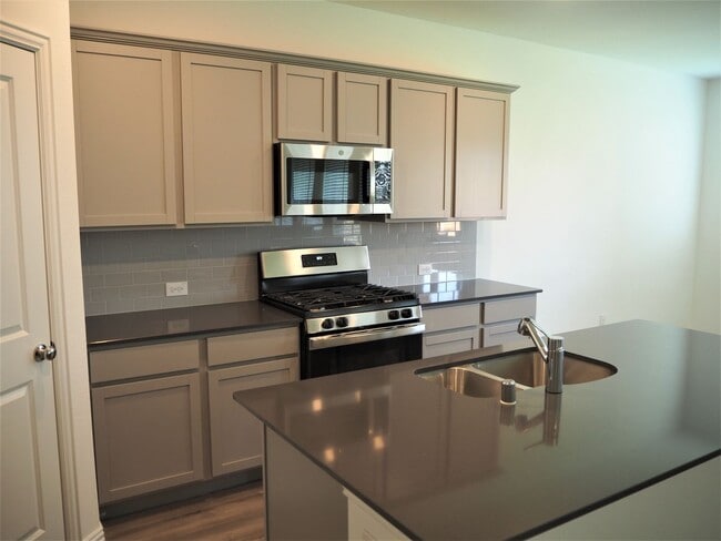 Photo - 1800 Lake Grove Dr