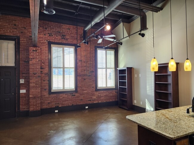 Photo - 380 N Goldthwaite St