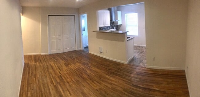 Photo - PERFECT LOWER SOUTH HILL STUDIO CLOSE TO H... Unit 1503-1