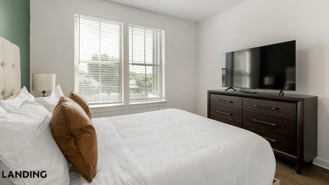 3900 Robinson Rd Unit 1305