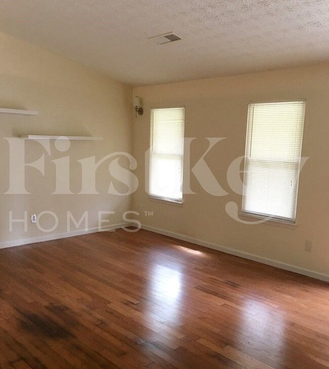 Photo - 3090 Meadowview Ln