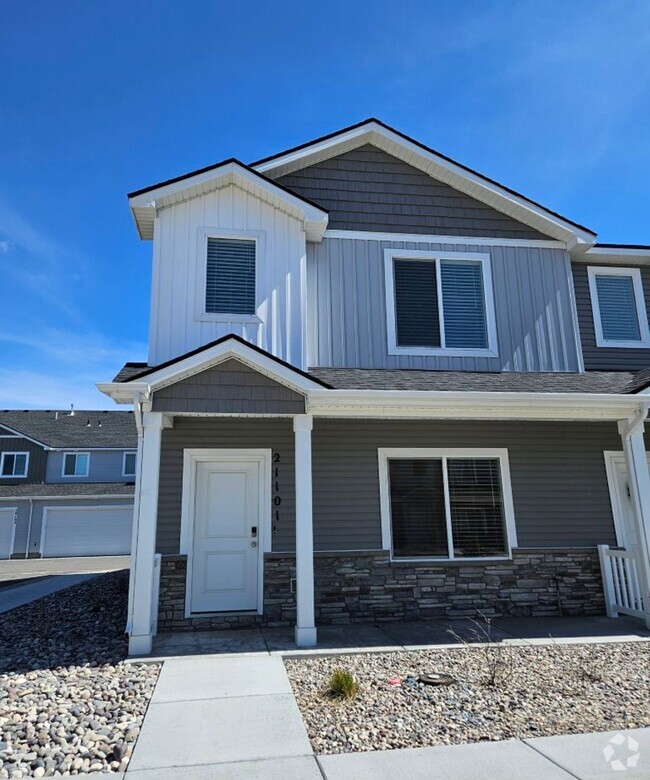 Building Photo - 3 bed, 2.5 bath townhome in Summerfield