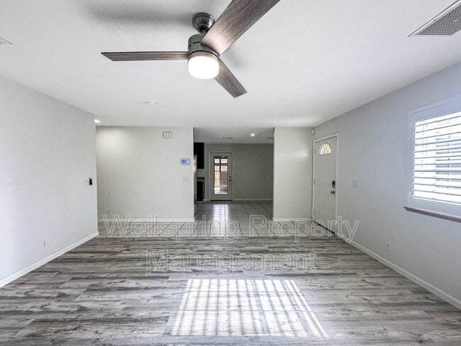 Photo - 1240 W Mariposa Ave