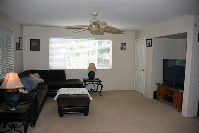 Spacious living room - 91-201 Ho'Oka'Ahea Pl