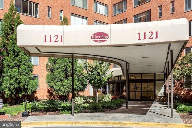 Building Photo - 1121 Arlington Blvd Unit 726