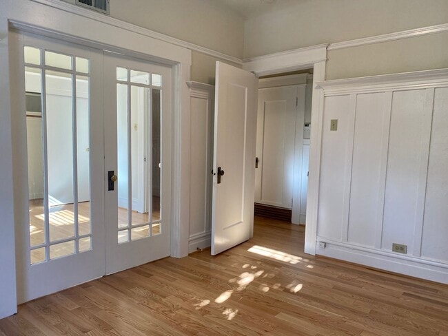 Photo - Renovated Top Floor 1BR/1BA. Dual-Pane Bay Windows. Backyard! Unit 503 #2