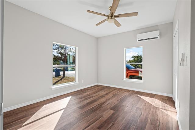 Photo - 1711 Halsell St