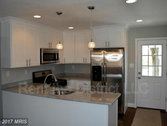 Photo - 707 Kennedy St NE