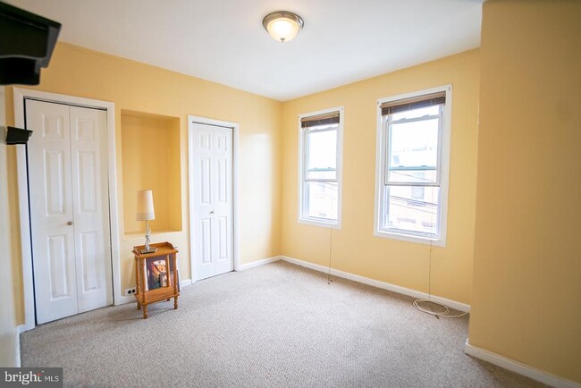 Photo - 2500 E Oakdale St