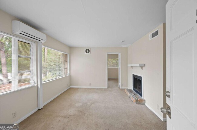 Photo - 11 Peachtree Hills Ave NE Unit B5