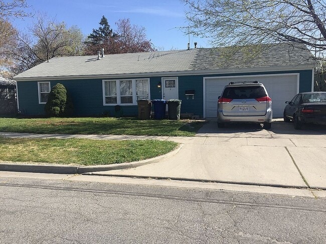 Building Photo - 1315 W Gillespie Ave Rental