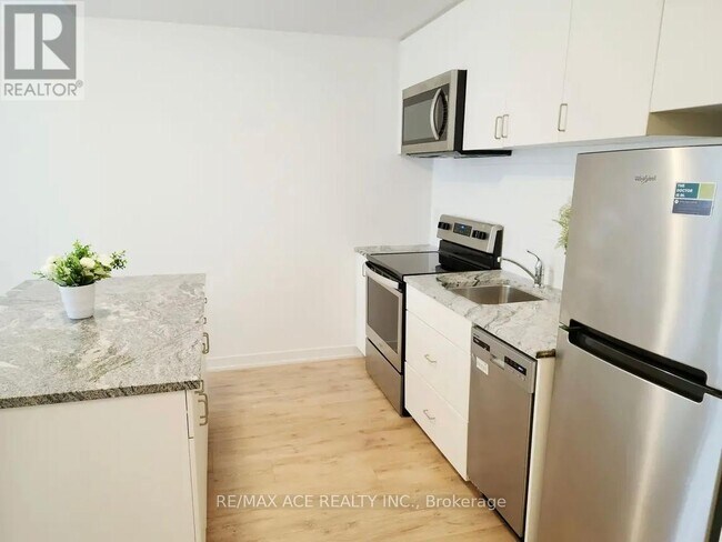 Photo - 1720 Simcoe St N