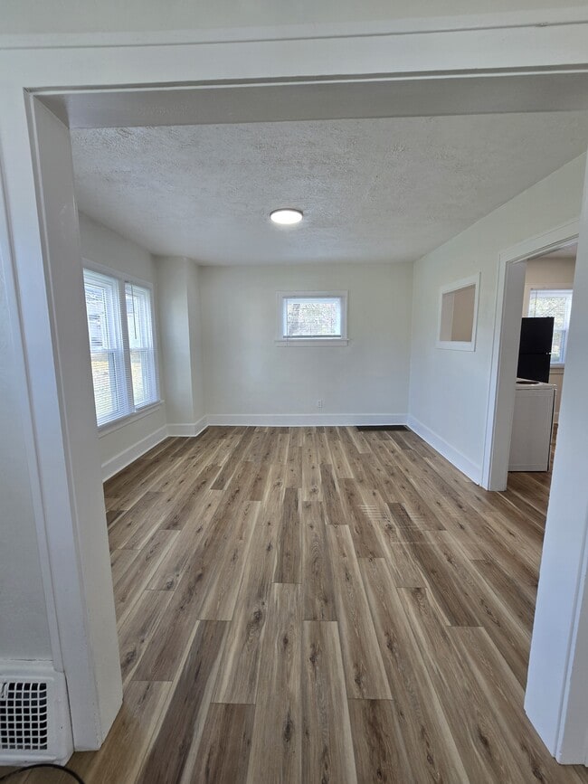 Photo - 2108 3rd St SE